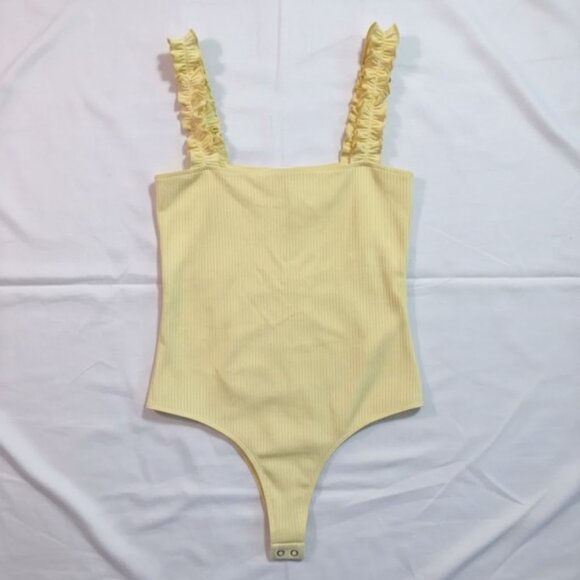 EUC Double Zero Women's Ribbed Ruffle Strap Pale Yellow Bodysuit L - Picture 6 of 12